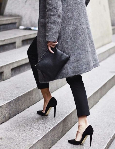 // Black Stiletto Heels Outfit, Minimalist Moda, Outfit Street Style, Mode Tips, Black Stiletto Heels, Mode Chic, Minimal Chic, Mode Inspo, 가을 패션