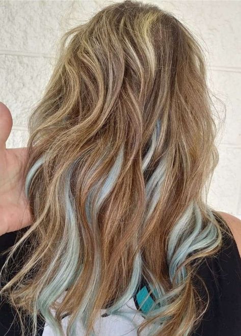 Highlights Peekaboo, Blue Peekaboo Highlights, Blue Peekaboo, Blonde Peekaboo Highlights, Blue Brown Hair, Corte Shag, Hairstyles Highlights, Blue Hair Highlights, Highlights Hairstyles