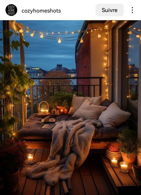 Balcony Covering Ideas From Rain, Balcony Daybed, Dream Balcony, Organized Apartment, Narrow Balcony, Patio Decks, Backyard Patio Deck, Diy Balcony, Modern Balcony