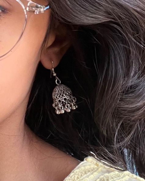 Trendy Silver Jewelry, Desi Fashion Casual, Earrings Aesthetic, Fancy Jewellery Designs, Silver Jewellery Indian, Indian Jewellery Design Earrings, Traditional Earrings, Indian Aesthetic, Quick Outfits