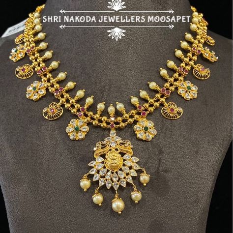 Nakoda Jewellers Moosapet on Instagram: “The perfect Pachi Bottu Neckpiece studded with CzPacchi, Ruby,Emerald and Southsea pearls!  Follow us for more Trending Collection:…” Nakoda Jewellers, Ruby Emerald, Baby Jewelry, Gold Jewellery Design Necklaces, Gold Necklace Designs, Jewelry Design Necklace, South Sea Pearls, Gold Jewellery Design, Jewellery Design