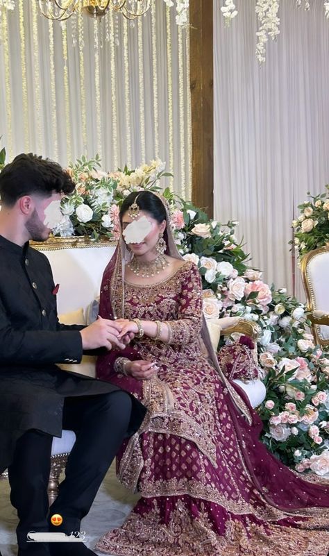 Pakistani Marriage, Pakistani Bride And Groom, Wedding Asian, Desi Fits, Red Bridal Dress, Desi Outfits, Simple Makeup Looks, Wedding Indian, Pakistani Fancy Dresses