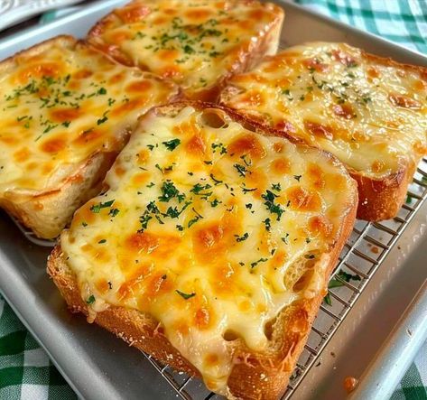 Paula deen lovers | "I've made this dozens of times and the family cannot get enough | Facebook Garlic Bread Toast, Oven Fried Potatoes, Cheesy Garlic Bread Recipe, Cheese Toast Recipe, Garlic Bread Recipe, Texas Toast, Cheesy Garlic Bread, Cheese Toast, Bread Toast