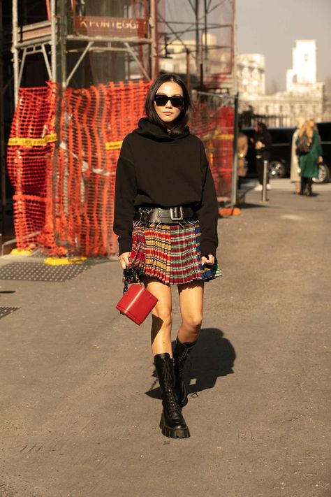 Punk Outfits For Women, Outfits For Women Aesthetic, Punk Fashion Women, Street Fashion Outfits, Street Style Fall Winter, Milan Fashion Week Street Style, Campaign Fashion, In Sync, London Street Style