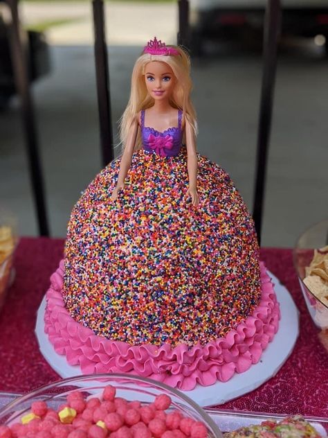 Barbie Dress Cake Ideas, Barbie Skirt Cake, Homemade Barbie Cake, Barbie Cake With Doll, Rainbow Barbie Cake, Barbie Cake Design Ideas, Easy Barbie Cake, Barbie Dream House Cake, Barbie Cake Dress