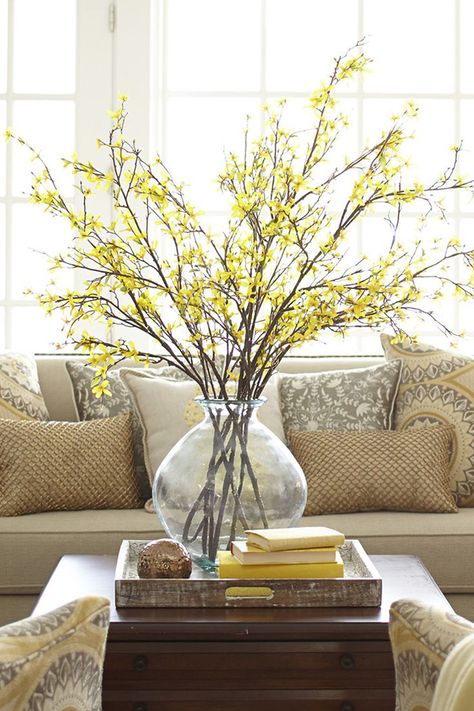 35 Vases and flowers living room ideas | Art and Design Summer Living Room Decor, Furnitur Ruang Keluarga, Farmhouse Side Table, Spring Home Decor, Décor Diy, Spring Home, Cool Rooms, Decoration Design, Home Decor Accessories