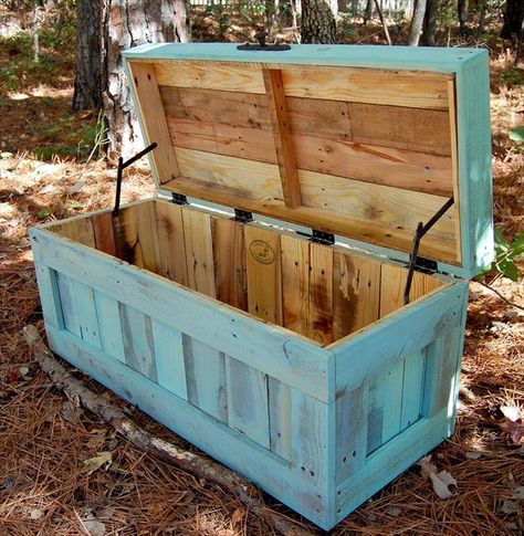 Pallet projects, easy DIY projects, DIY, DIY decor, DIY furniture, popular pin, easy furniture, furniture flips, flipping furniture. Pallet Storage, Dekor Diy, Pallet Creations, Pallet Crafts, Craft Room Storage, Wood Pallet Projects, Pallet Art, Pallet Ideas, Diy Pallet Projects