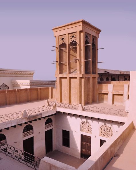 Old Bahraini House, Uae Architecture, Castle Floor Plan, Deira Dubai, Minimalist Furniture Design, Dubai Houses, Dubai Architecture, Wind Catcher, Persian Architecture