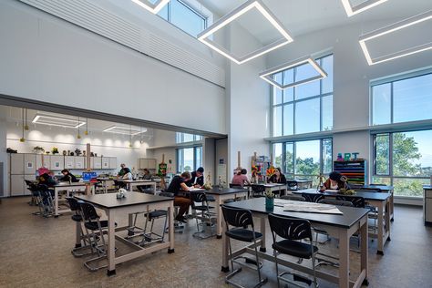 Engineering Classroom, Modern Art Room, High School Art Room, High School Design, College Architecture, Dream Classroom, Architect Magazine, Art Classroom Decor, Vocational School