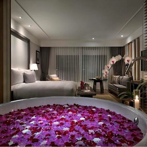 Perfect honeymoon suite = perfect honeymoon! Photo by @thenaiharnphuket #thenaiharnphuket Candlelit Bath, Creative Bathroom Ideas, 5 Star Resort, Rose Petal Bath, Hotel Suite Luxury, Honeymoon Suite, Beachfront Hotels, Interior Design Photos, Romantic Dinner