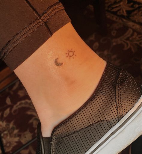 Moon On Ankle Tattoo, Small Tattoo Ideas Sun, Moon Tattoo Ankle, Ankle Tattoo Simple, Sun Ankle Tattoo, Moon Ankle Tattoo, Tattoo Ideas Sun And Moon, Simple Sun And Moon Tattoo, Simple Sun And Moon