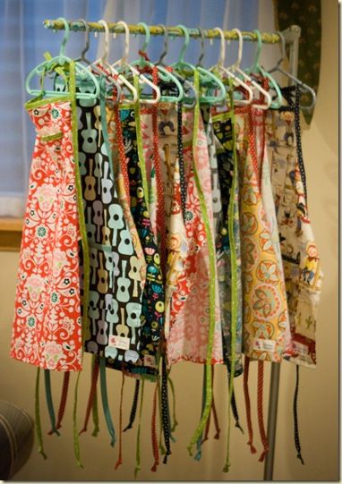 Apron Display Apron Display, Christmas Fayre Ideas, Craft Fair Booth Display, Craft Show Booths, Craft Market Display, Festival Booth, Festival Ideas, Craft Fairs Booth, Craft Apron