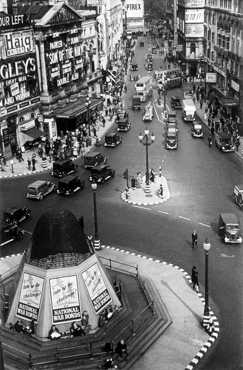 Piccadilly Circus, London, 1940 1940s London, Historic London, London Blitz, Greatest Generation, London History, Piccadilly Circus, The Blitz, Street Furniture, London Town