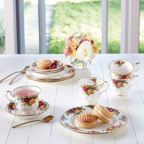 Vegetable Tart Recipes, British Tea Party, Tea Places, Rose Teapot, High Tea Party, Royal Albert Old Country Roses, Tea Saucer, British Tea, Royal Albert China