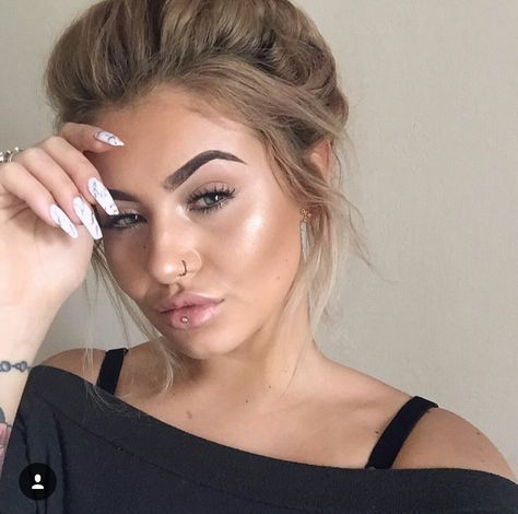 Jamie Genevieve Jaime Genevieve, Jamie Genevieve, Glow Worm, Eye Makeup Styles, Dewy Makeup, Bridal Makeup Looks, Makeup Looks For Brown Eyes, Eye Makeup Tips, Beauty Guru