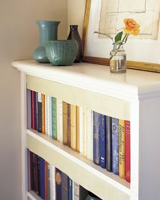 linen dust shields to keep bookshelves from getting dusty Martha Stewart Home, Martha Stewart Living, Cleaning Tricks, Clever Ideas, Household Tips, Book Shelf, Cleaning Organizing, Spring Cleaning, Dresser Drawers