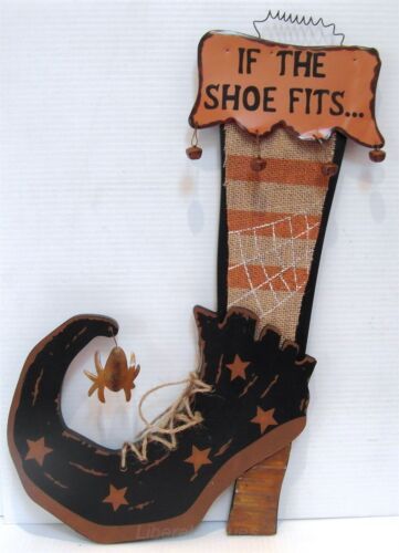 Boot Wall, Painted Burlap, If The Shoe Fits, Fall Wood Crafts, Halloween Wood Signs, Halloween Wood Crafts, Witch Boots, Witch Diy, Halloween Crafts Decorations