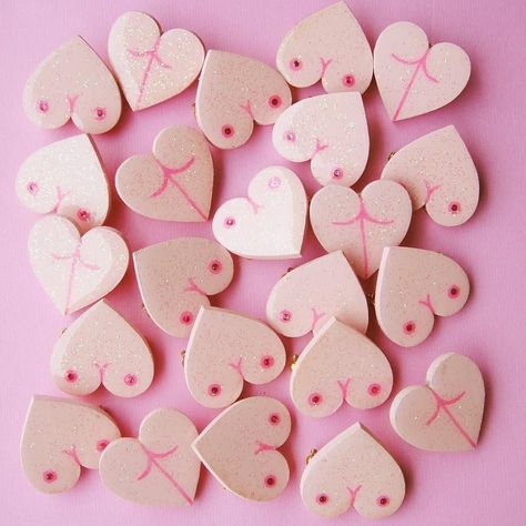 Get Inspired with These Beautiful Clay Magnet Ideas Clay Magnet Ideas, Sunflower Paper Craft, Sunflower Paper, Magnet Ideas, Pink Brooch, Clay Magnets, Polymer Clay Jewelry Diy, Handmade Pins, Clay Jewelry Diy