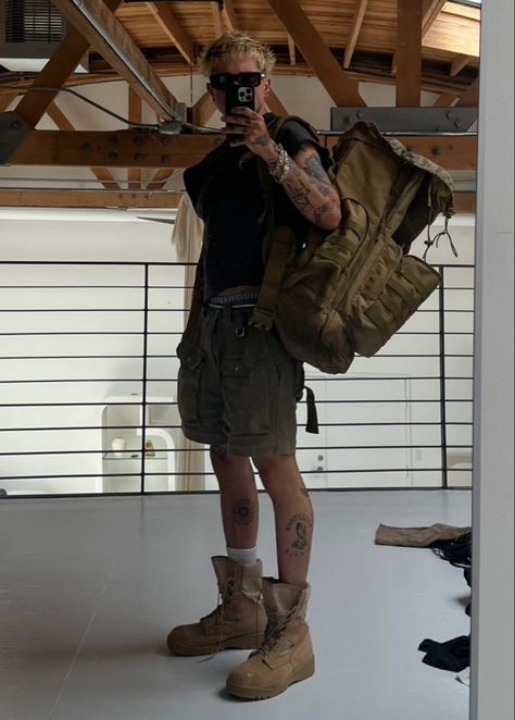 Army Boots Outfit Men Street Styles, Desert Boots Men Outfit, Army Boots Outfit, Desert Boots Outfit, Ender Man, Country Core, Army Outfit, Desert Outfit, Boots Men Outfit