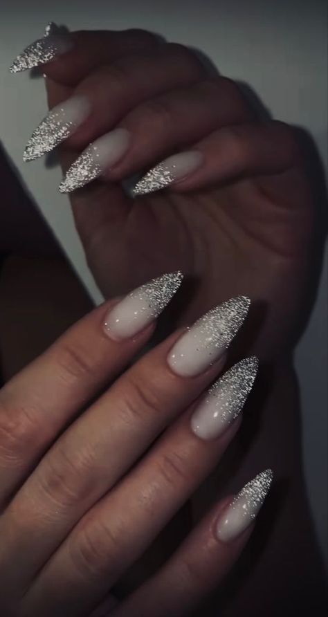 Silver Nails New Years, White Nails Silver Tips, Silver Almond Shaped Nails, Silver Nails Almond Shape, Silver Almond Acrylic Nails, White Nails Sparkle, Nail Kuromi, Sliver Nails Ideas, Silver Nails Almond