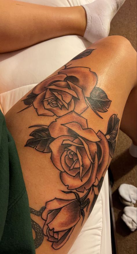 Big Rose Tattoo On Thigh, Arm Tattoos For Women Forearm, Rose Tattoo Thigh, Classy Tattoos For Women, Upper Thigh Tattoos, Girl Thigh Tattoos, Cute Thigh Tattoos, Hip Thigh Tattoos, Pretty Hand Tattoos