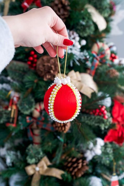 DIY: How to Make Hand Made Push Pin Beaded Ornaments | Connecticut Fashion and Lifestyle Blog | Covering the Bases Satin Balls, Christmas Ornament Balls, Pin Ornaments, Christmas Ball Ornaments Diy, Beaded Ornaments Diy, Beaded Christmas Decorations, Christmas Beads, Free Jewellery Making Tutorials, Sequin Ornaments