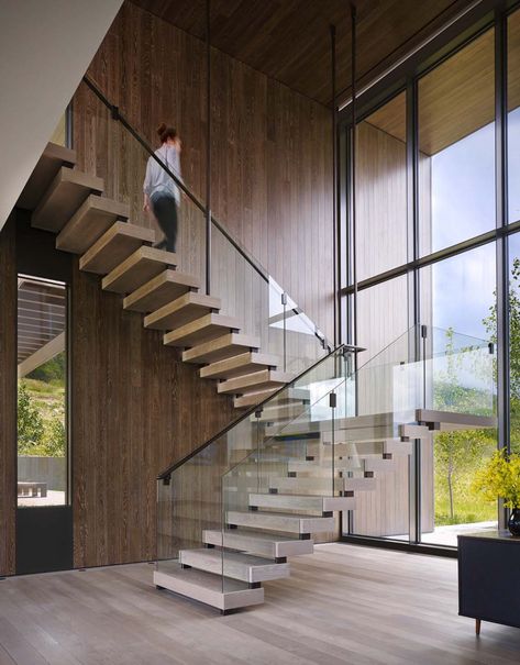 Astounding modern home surrounded by the majestic Rocky Mountains Glass Stairs Design, تحت الدرج, درج السلم, Mountain Modern Home, Stairs Window, Detail Arsitektur, Glass Stairs, Glass Staircase, Floating Stairs