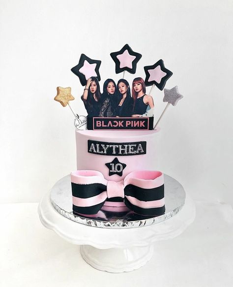 Blackpink Cake Ideas, Bts Cake Simple, Bts Birthday Cake, Blackpink Cake, Blackpink Birthday, Lightstick Decoration, Army Birthday Cakes, Mom And Daughters, Bts Birthday