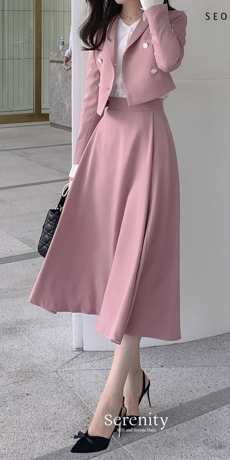 Coat And Skirt Outfit, Pink Business Outfit, Korean Dress Elegant, Elegant Feminine Outfits, Clothes Korean Style, Modest Dresses Casual, Elegant Dresses Classy, Fashion Gowns, British Outfits