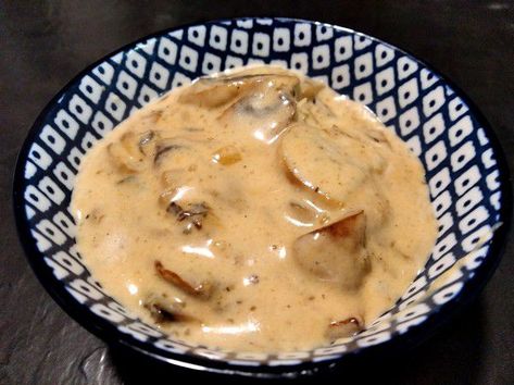 Sauce aux champignons facile et rapide - Recettes de Papounet Cordon Bleu Sauce, Filet Mignon Sauce, Burger Sauce, Steak Sauce, Batch Cooking, Side Recipes, Flan, Mayonnaise, Chutney