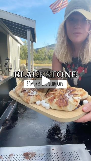 Ari Roberts on Instagram: "S’mores Crunchwraps #blackstone #smores #crunchwrap #griddle #reels #yum #recipe" Blackstone Smores, Smores Crunchwrap, Desserts On Blackstone Griddle, Blackstone Dessert Recipes, Taco Bell Copycat, Smores Dip, Blackstone Recipes, Blackstone Grill, Crunch Wrap