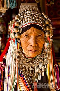 Traditional Clothing Around The World, Some Beautiful Pictures, Extraordinary Women, Image Bank, Long Neck, Historical Costume, Folk Costume, Varanasi, World Cultures