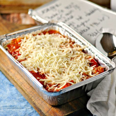 Easy Gift Lasagna - makes a difference for those in need.  complete instructions @loavesanddishes.net Lasagna Recipe Freezer Friendly, Lasagna For Freezing, Lasagna Recipe To Freeze, Freeze Ahead Lasagna, How To Freeze Lasagna Freezer Meals, Lasagna To Freeze, Frozen Lasagna Recipe, Can You Freeze Lasagna, Freezing Lasagna