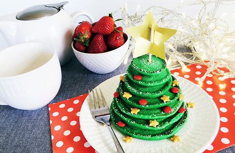 A delicious start to Christmas day, stack pancakes high and make them green! Fun Pancakes, Christmas Pancakes, Green Pancakes, Pancake Dessert, North Pole Breakfast, Star Shaped Cookies, Hello Holiday, Pancake Stack, How To Make Christmas Tree