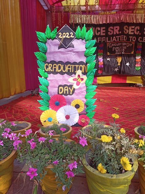 Graduation Podium Decorations, Podium Decoration Ideas, Podium Decorations School, Podium Decorations, Selfie Stand, School Reception, Paper Craft Work, Matchbox Crafts, School Board Decoration