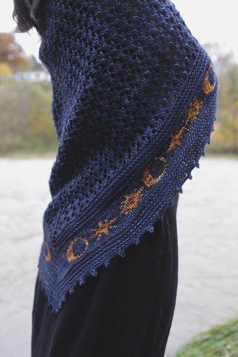 Wool Crochet Projects, One Skein Knitting Projects, Hippie Shawl, Shawl Embroidery, Star Shawl, Crochet Shawl Pattern, Knit Shawls, Poncho Crochet, Fest Outfits