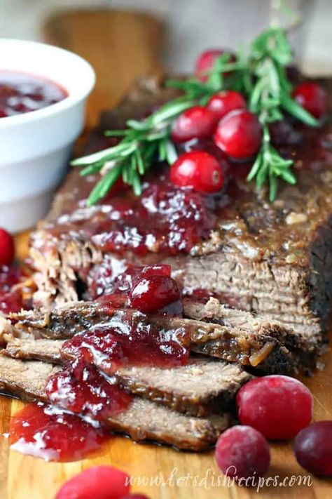 Slow Cooker Cranberry Brisket Cranberry Brisket, Slow Cooked Beef Brisket, Best Christmas Dinner Recipes, Cranberry Glaze, Beef Brisket Recipe, Brisket Recipe, Beef Brisket Recipes, Slow Cooked Pork, Christmas Dinner Menu