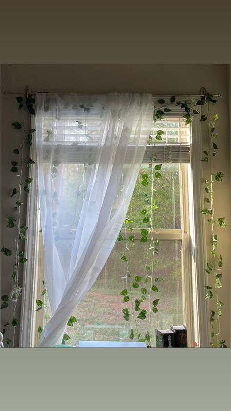 #green #ivy #window decorations # aesthetic Bedroom Window Decoration, Window Curtains Bedroom Aesthetic, Aesthetic Window Curtains, Vines In Bedroom Window, Bedroom Window Ideas Aesthetic, Awning Windows Bedroom, Cute Window Decor, Cute Curtains Bedroom Aesthetic, Ventanas Aesthetic