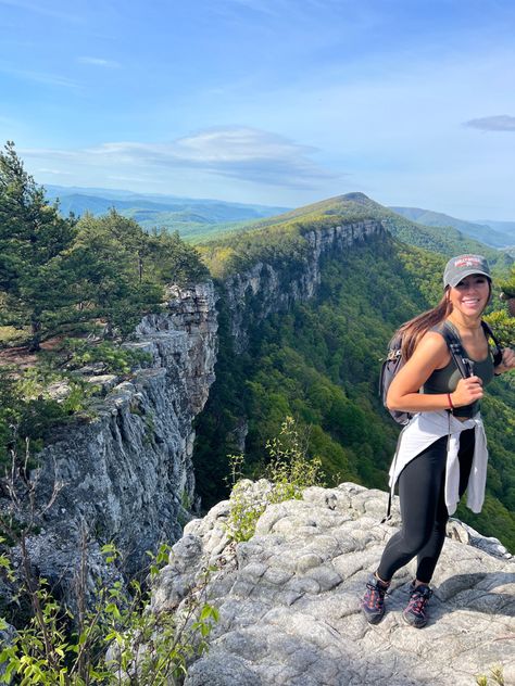 West virginia hiking. Granola girl aesthetic. Hiking outfits. West Virginia Outfits, West Virginia Hiking, Girly Vibes, Aesthetic Hiking, Granola Girl Aesthetic, Hiking Outfits, Adventurous Women, Hiking Aesthetic, Go Hiking