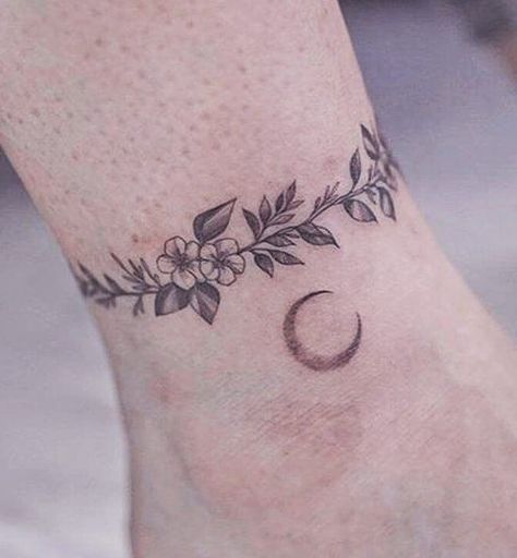 Ankle Tattoo Ideas For Women, Bracelets Tattoo, Ankle Band Tattoo, Ankle Tattoo Ideas, Shading Tattoo, Pisces Constellation Tattoo, Ankle Bracelet Tattoo, Pisces Constellation, Single Line Tattoo