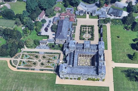 Wilton House Crown Tv, House In England, Wilton House, Regency London, The Young Victoria, Romance Travel, Modern Entrance, Queen Charlotte, Family Roots