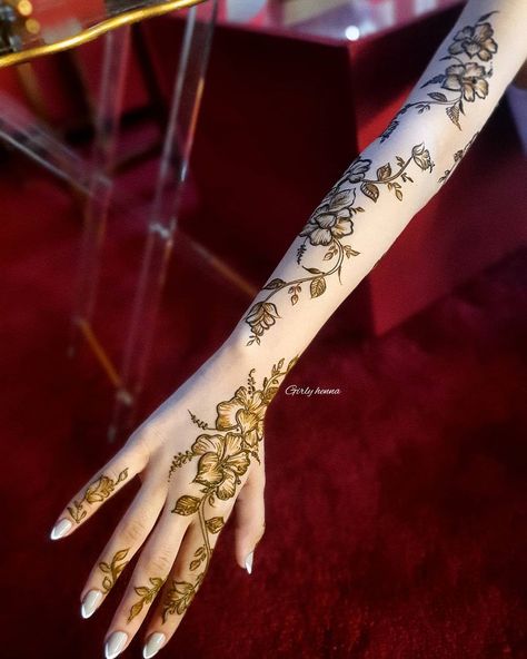 Dubai Henna, Girly Henna, Pretty Henna, Uae National Day, Modern Henna, Henna Art Designs, Modern Henna Designs, Arabic Design, Mehndi Designs Book