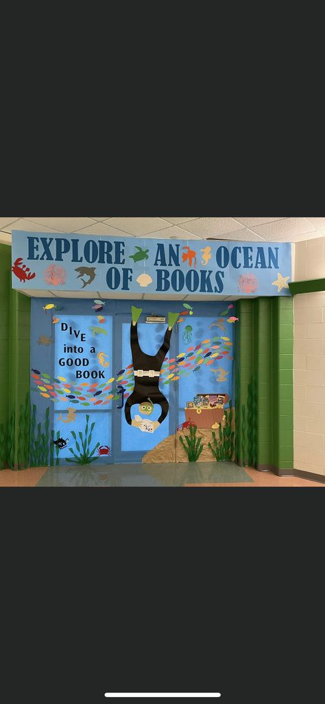 Reading Reef Classroom Ocean Themes, Ocean Book Fair Theme, Ocean Library Display, Library Ocean Theme, Under The Sea Library Theme, Book Fair Theme Ideas, Spring Book Fair Themes, Under The Sea Book Fair, Bookfair Themes