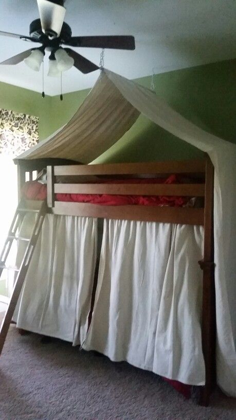 Bunk bed tent made from drop cloths for boys camping themed room Diy Bunk Bed Tent, Baby Zimmer Ikea, Baby Bunk Beds, Bunk Bed Tent, Bunker Bed, Camping Bedroom, Camping Room, Adventure Room, Pirate Room