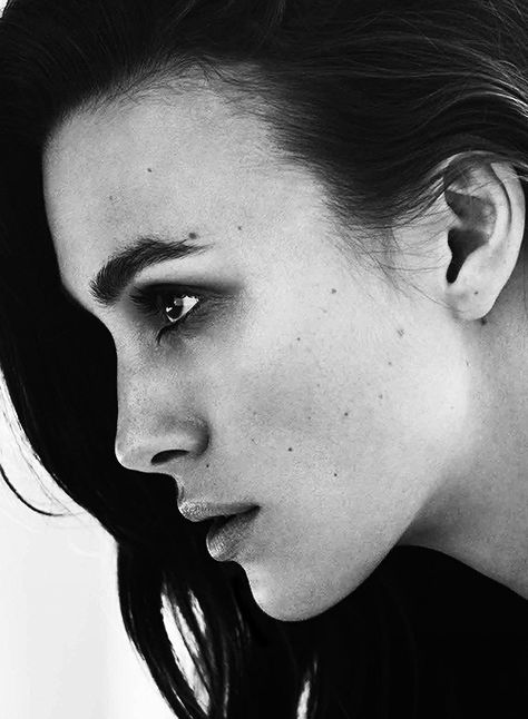 queenknightley:  I know for a fact the work is going to dry up, and people will get bored of me. That’s not bitterness, just the truth. Keira Knightley Photoshoot, Portret Feminin, Kiera Knightly, Keira Knightly, Face Profile, Liv Tyler, Sophie Turner, Keira Knightley, White Photo