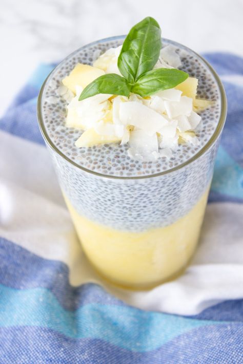 Pineapple Coconut Chia Pudding Pineapple Chia Pudding, Easy Chia Seed Pudding, Chia Puding, Chia Seed Recipes Pudding, Chia Recipe, Coconut Chia Pudding, Coconut Chia, Chia Seed Recipes, Chia Pudding Recipes