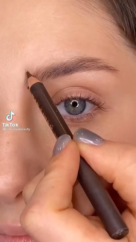 Natural Look Makeup | Get The Look | Hairstyle Tutorial | Makeup Ideas Quick Eye Makeup, Makeup Tips Eyeshadow, Eyebrow Makeup Tutorial, Makeup Order, Beginners Eye Makeup, Simple Makeup Tips, Eyebrow Makeup Tips, Eye Makeup Techniques, Makeup For Black Skin