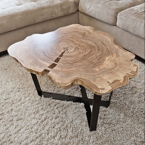 This table gives me wood Metal Round Dining Table, Natural Edge Wood, Log Coffee Table, Log Table, Live Edge Furniture, Live Edge Coffee Table, Vintage Industrial Furniture, Log Furniture, Diy Holz