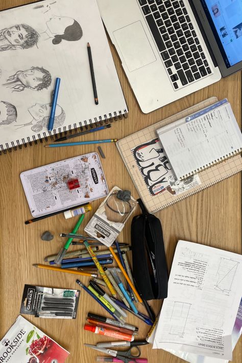 fashion school at its finest messy study table #zicxa-photos #zicxa #images #background #wallpaper #freepik #shutterstock #VN Messy Desk Aesthetic, Messy Study Table, Desk Artwork, Messy Table, Artist Desk, Boys Desk, School Tables, Messy Desk, Art Studio Room