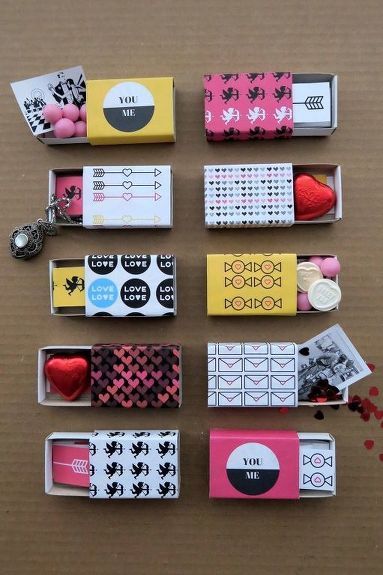 Valentines Favors, Diy Valentine's Box, Diy Valentines Box, Valentine Boxes, Matchbox Crafts, Valentine Days, طابع بريدي, Valentine Day Boxes, Matchbox Art